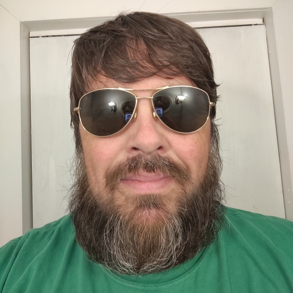 Meet your Posher, Hi I'm James! - Picture 1 of 2